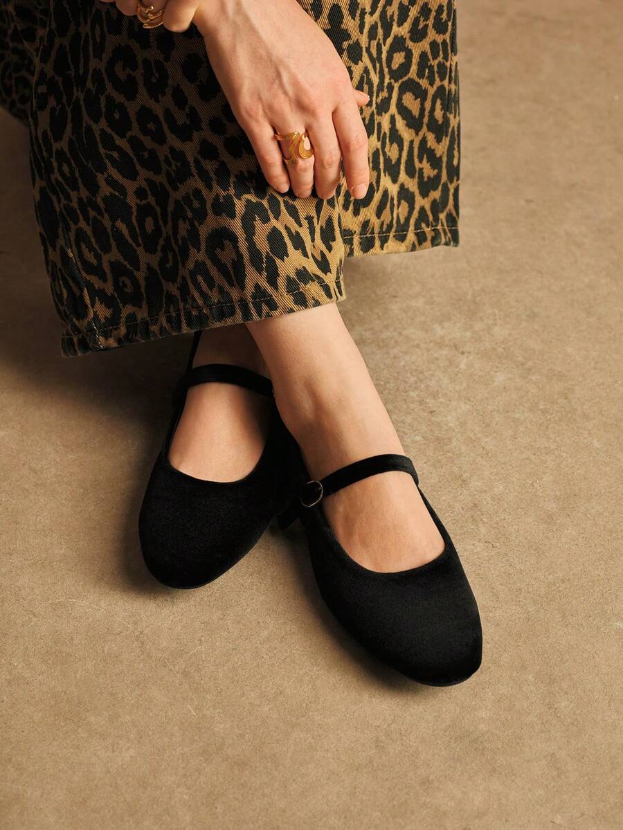 Rosivie Women's Casual Versatile Commute Simple Buckle Flats - Black - View 1