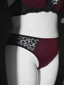 Spicy Aura Plus Size Classic Sexy Lace Patchwork Underwire Lingerie Set - Burgundy - View 9