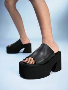 Sugerpunk Women's Black Fashionable Minimalist Wedge Slide Sandals - Black - View 4