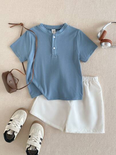 PrepCrw 两件套男童优雅都市学院风藏蓝色Polo衫搭配白色短裤，适合日常休闲穿着、外出、聚会、节日庆典以及春夏季节。