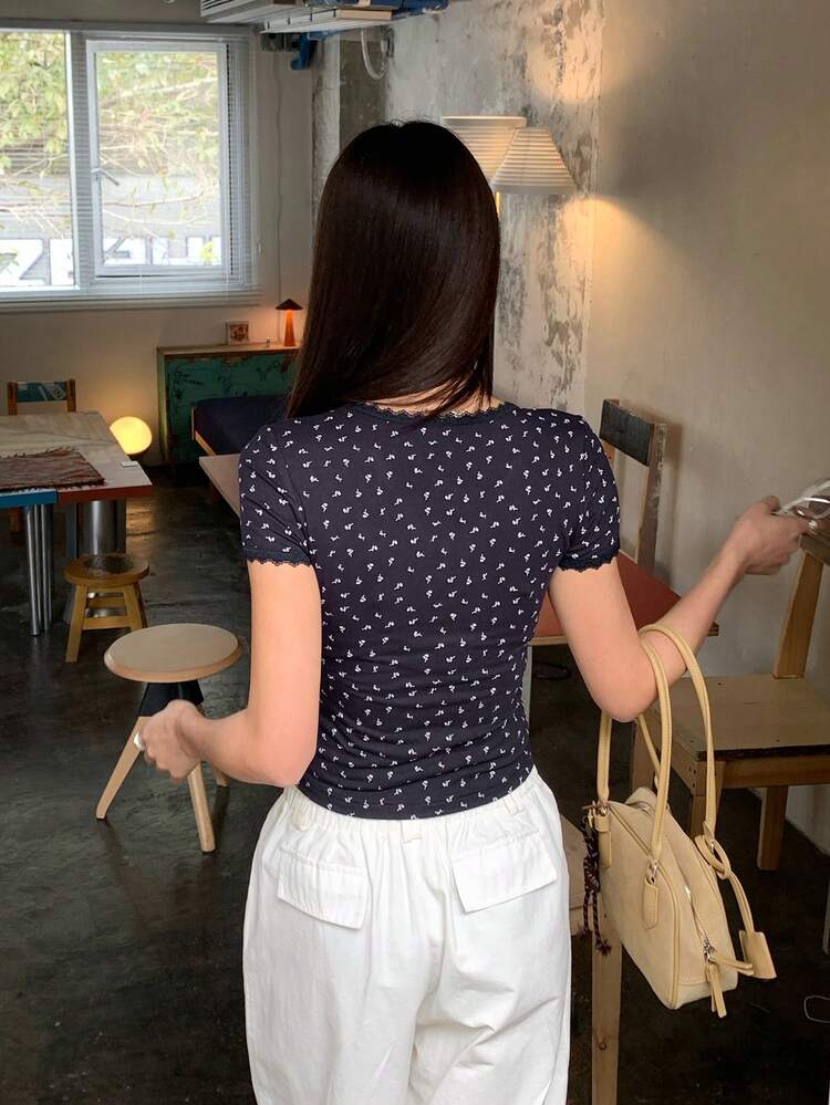 Women's Summer New Contrast Lace V-Neck Ditsy Floral Slim Fit Short Sleeve T-Shirt