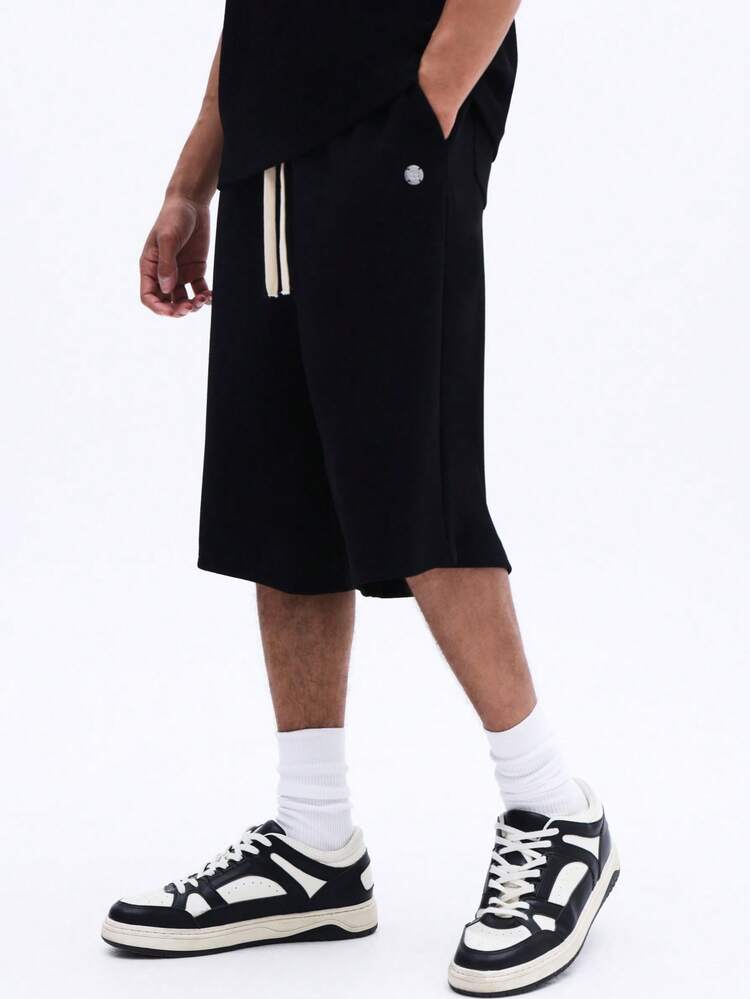 SUMWON Herren Relaxed Knie-lange schwarze Jorts mit kontrastierendem Kordelzug und Seitentaschen, lässige, weite Denim-Shorts für den Sommer