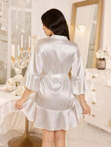 LuxeNights Jubah Satin Wanita Bergaya Retro dengan Hiasan Ruffle dan Tali Pinggang - Putih - View 2