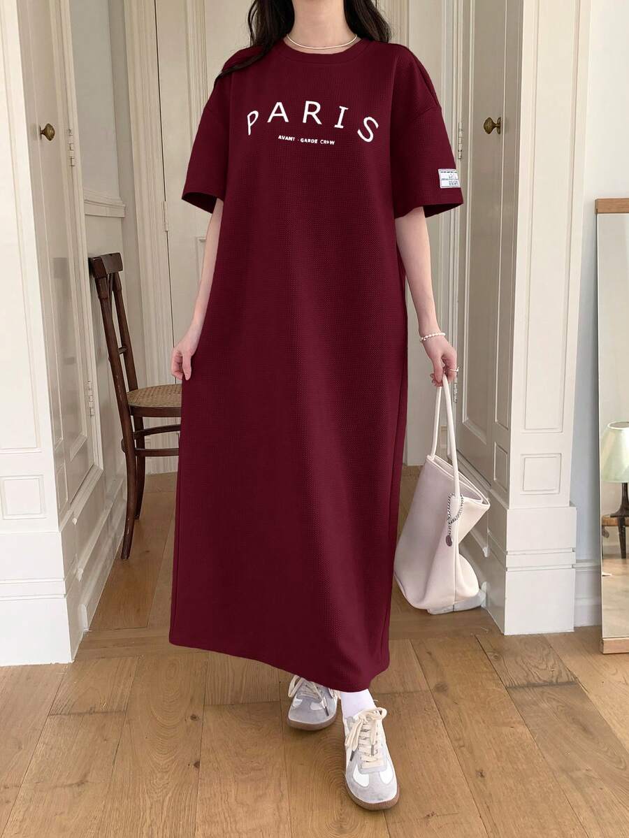 SHEIN 青少年女孩酒紅色短袖T恤洋裝,秋季寬鬆大尺寸圖案字母印花針織圓領休閒洋裝,度假風 - 酒紅色 - 查看 1