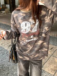 DAZY 女士休闲宽松迷彩印花圆领落肩长袖T恤超大款图案T恤 - 軍綠色 - 查看 9