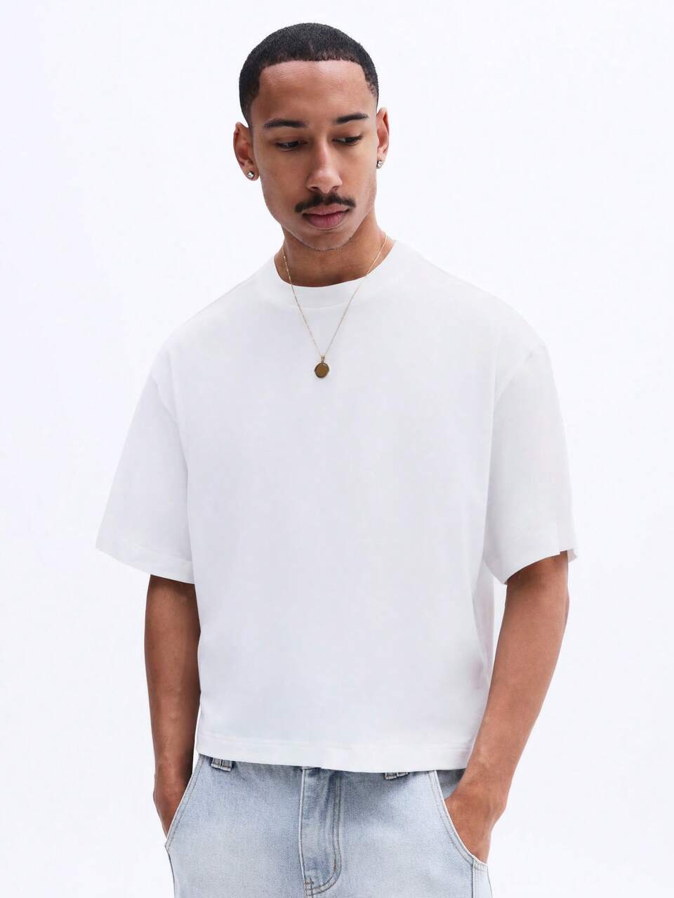 SUMWON Herren Casual Boxy Fit Crew Neck Kurzarm T-Shirt mit grünem abgenutztem Textdruck "Zero Intent"