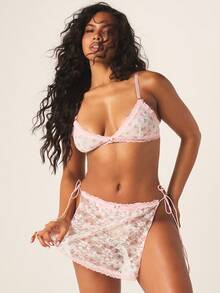 MISSGUIDED 花卉蕾丝文胸套装搭配超短迷你裙，三件套性感睡衣系列 - 彩色 - 查看 1