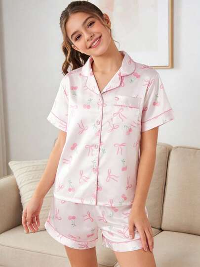 Set de 2 piezas con Top de manga corta con cuello polo y estampado de cerezas y lazos, talla grande shorts, un conjunto informal y cómodo para adolescentes