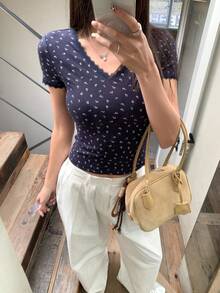 DAZY 女士夏季新款撞色蕾丝V领碎花修身短袖T恤 - 藍色 - 查看 4