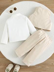 SHEIN Bộ đồ 3 món cho bé trai/bé gái màu trắng kiểu quý ông gồm áo sơ mi dài tay, áo phông, áo vest và quần, trang phục thanh lịch phù hợp cho mùa xuân/hè, ở nhà, đi chơi, tiệc sinh nhật, lễ rửa tội, sinh nhật lần thứ nhất, lễ kỷ niệm, khách dự đám cưới, phù rể, người giữ nhẫn. - Màu be - Xem 2