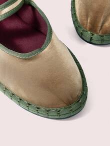 CUCCOO DOLLMOD 女士灰色时尚优雅天鹅绒经典舒适平行双带玛丽珍平底鞋 - 卡其色 - 查看 9