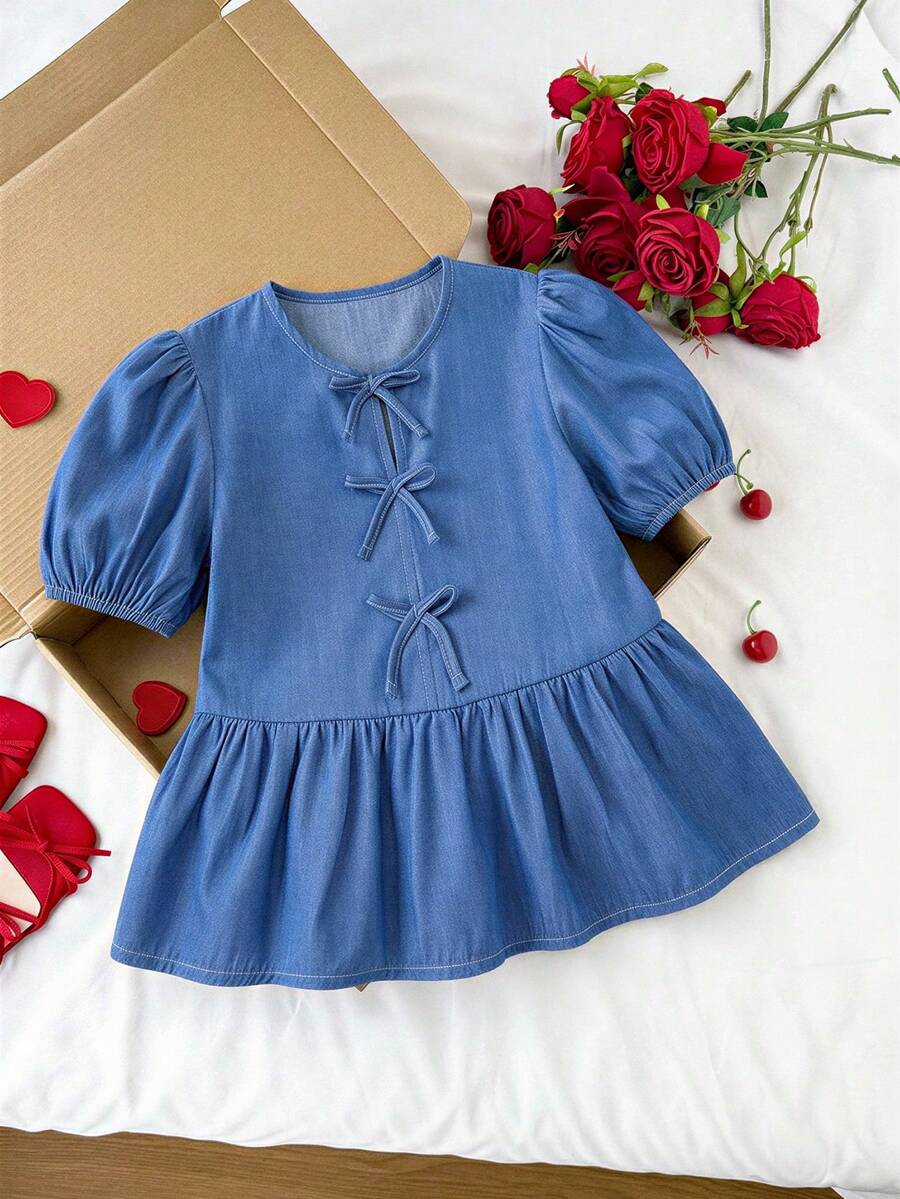SHEIN 商务休闲少女荷叶边衬衫,教师衬衫配领带,返校季少女休闲泡泡袖撞色蝴蝶结衬衫,端庄少女蓝色系带衬衫,春夏少女休闲泡泡袖撞色蝴蝶结衬衫,基础款短袖T恤,春夏系带短袖衬衫,日常休闲装 - 藍色 - 查看 1