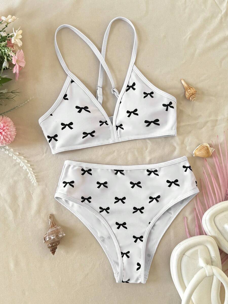 SHEIN Bộ bikini dây chéo phối màu tương phản phong cách retro dành cho bé gái tuổi teen, in kỹ thuật số, chất liệu polyester với nơ xinh xắn, thích hợp cho kỳ nghỉ biển. Bộ bikini cho bé gái tuổi teen, đồ bơi cho bé gái tuổi teen, trang phục đi biển, đồ bơi hai mảnh cạp cao, đồ bơi in nơ. - trắng - Xem 1