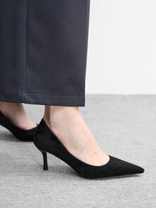CUCCOO BIZCHIC 黑色绒面尖头细高跟鞋，简约优雅的办公通勤风格，适合职业女性日常通勤、商务会议，以及成熟女性的约会和小型聚会。 - 黑色 - 查看 5