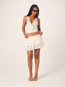 MISSGUIDED Áo croptop không tay bằng chiffon đính đá, cổ khoét sâu, lưng hở, chi tiết buộc dây, dành cho nữ, thích hợp cho mùa hè, lễ hội hoặc tiệc tùng. - Màu be - Xem 3