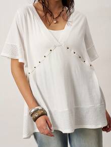 Enliva 大码女式宽松休闲短袖上衣，舒适棉质面料，V领拼接设计，夏季白色上衣，适合苹果型和圆润身材 - 白色 - 查看 4