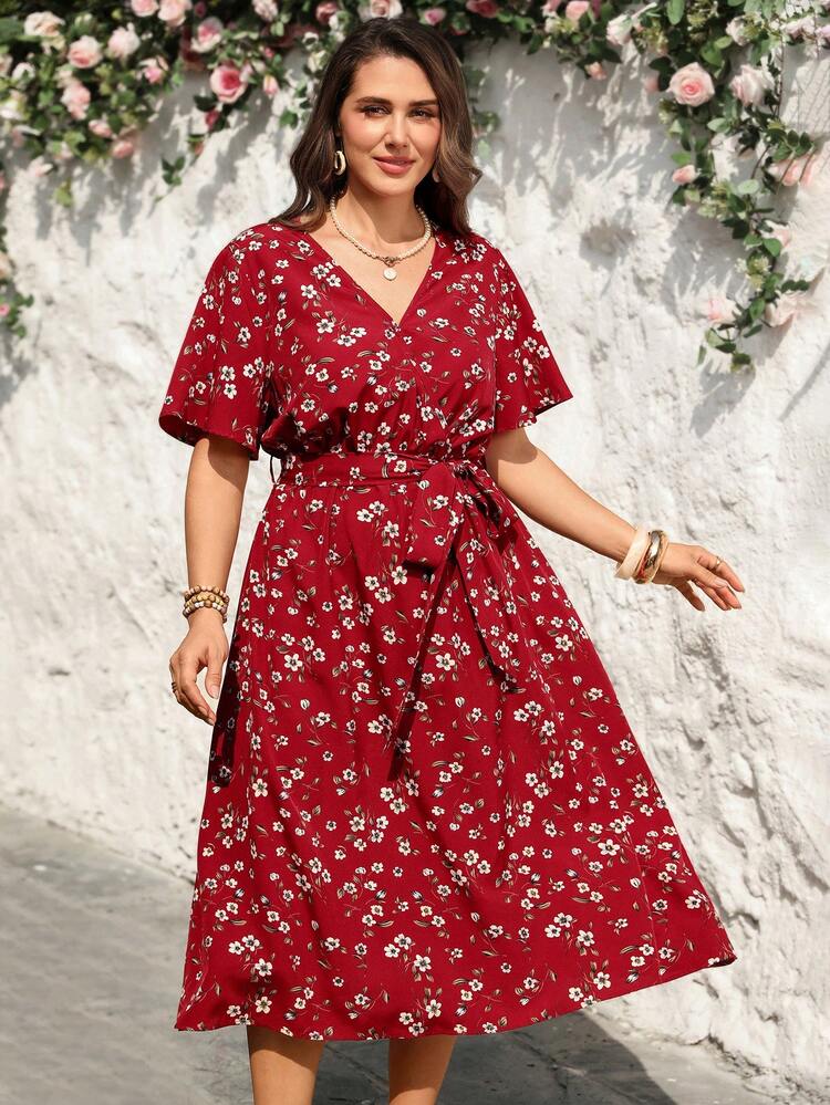 Plus Size Women's Summer Casual Vacation V-Neck Short Sleeve Red Ditsy Floral Print  Casual Vacation Dress With Belt,Summer Holiday,Spring Break Outfits ,Vacation Outfits Women ,Holiday Outfits For Women,Going Out Outfits,2026 New Clothes,Simple And Fashionable For Everyday Wear,Flowy Dress ,Suitable For Summer, Vacation, Daily Wear, Red Dresses For Women ,Beach Outfits For Women ,Wedding Guest Dress For Women ,Party Dresses