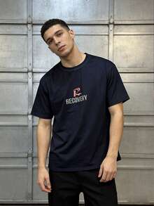 Manfinity Roghcode 男士休闲图案字母印花T恤，夏季 - 彩色 - 查看 4