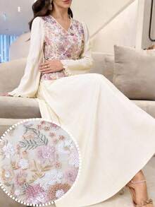 Al Najma 女士花卉拼接亮片V领喇叭袖优雅阿拉伯风格连衣裙 - 杏色 - 查看 9