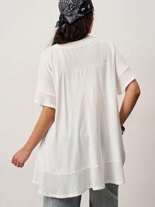 Enliva 大码女式宽松休闲短袖上衣，舒适棉质面料，V领拼接设计，夏季白色上衣，适合苹果型和圆润身材 - 白色 - 查看 3