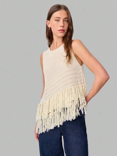 Nöista Sleeveless Knit Top Features A Unique Diagonal Pattern With Long Fringed Tassels At The Hem. Its Soft Cream Color And Textured Design Offer A Boho-Chic Vibe, Perfect For Layering Or Pairing With Casual Outfits.
