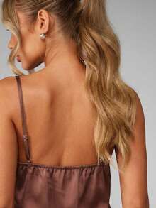 MISSGUIDED Blusa sin mangas con cuello en V, tirantes ajustables y ribete de encaje en satén para el verano y la noche - Café integral - Ver 6