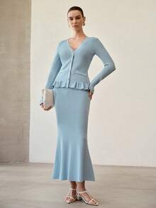 MOTF PREMIUM 荷叶边下摆纽扣上衣和斜裁半裙两件套针织套装，春夏款 - 藍色 - 查看 5