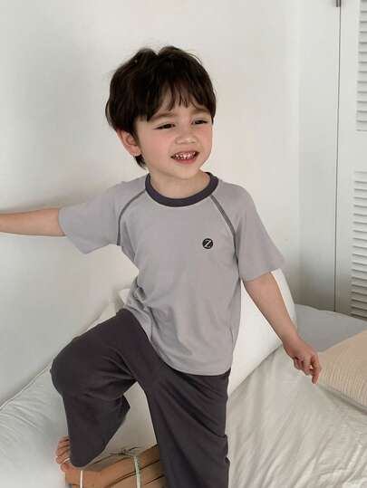 DAZY Young Boy Letter Print Round Neck Short Sleeve Top And Solid Color Pants Pajama Set