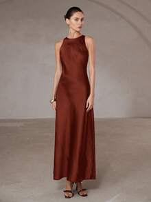 Aveloria Modichic 简约优雅不对称斜裁双面缎面醋酸纤维面料A字无袖连衣裙（女款） - 鏽棕色 - 查看 3