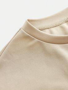 Girlism 少女蝴蝶印花T恤套装搭配豹纹阔腿裤，适合日常穿着、上学、外出就餐等场合。 - 卡其色 - 查看 3