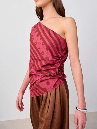 Nöista 酒红色和黑色印花不对称上衣，不对称下摆。春季女式上衣，夏季服装，女士度假装，度假上衣，休闲装。