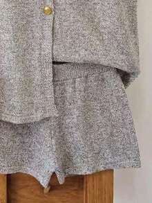 GlowEve Conjunto casual de 2 piezas de chaleco de punto de un solo botonadura y shorts de punto de unicolor para mujer - Gris - Ver 3