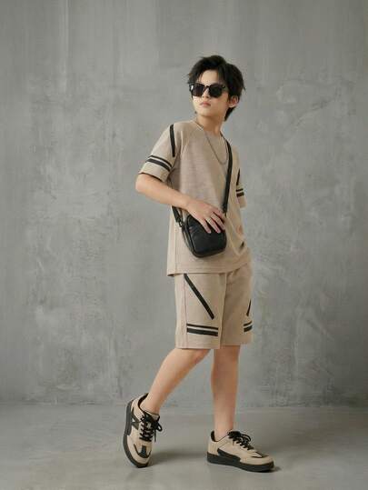 SHEIN Casuvi Kids 2 件装 Tween 男童休闲运动简约图案 T 恤和短裤套装，夏季