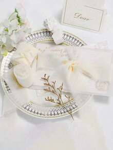 1条/5条装白色高品质手工包边雪纺丝带，适用于婚礼请柬、新娘捧花、礼品包装、DIY手工、场景装饰、节日装饰、房间装饰、家居装饰、办公室装饰、主题派对装饰、圣诞节装饰、母亲节装饰、毕业典礼装饰等。 - 白色 - 查看 2