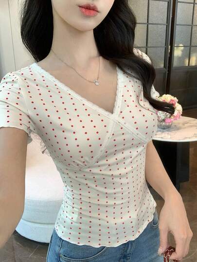 DAZY Spring/Summer New V-Neck Allover Ditsy Floral Slim Fit Women T-Shirt, Suitable For Valentine's Day