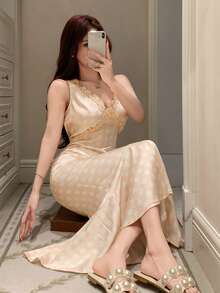 DAZY Áo ngủ nữ mùa hè thanh lịch chấm bi ren phối ren eo dáng đuôi cá - Màu be - Xem 8