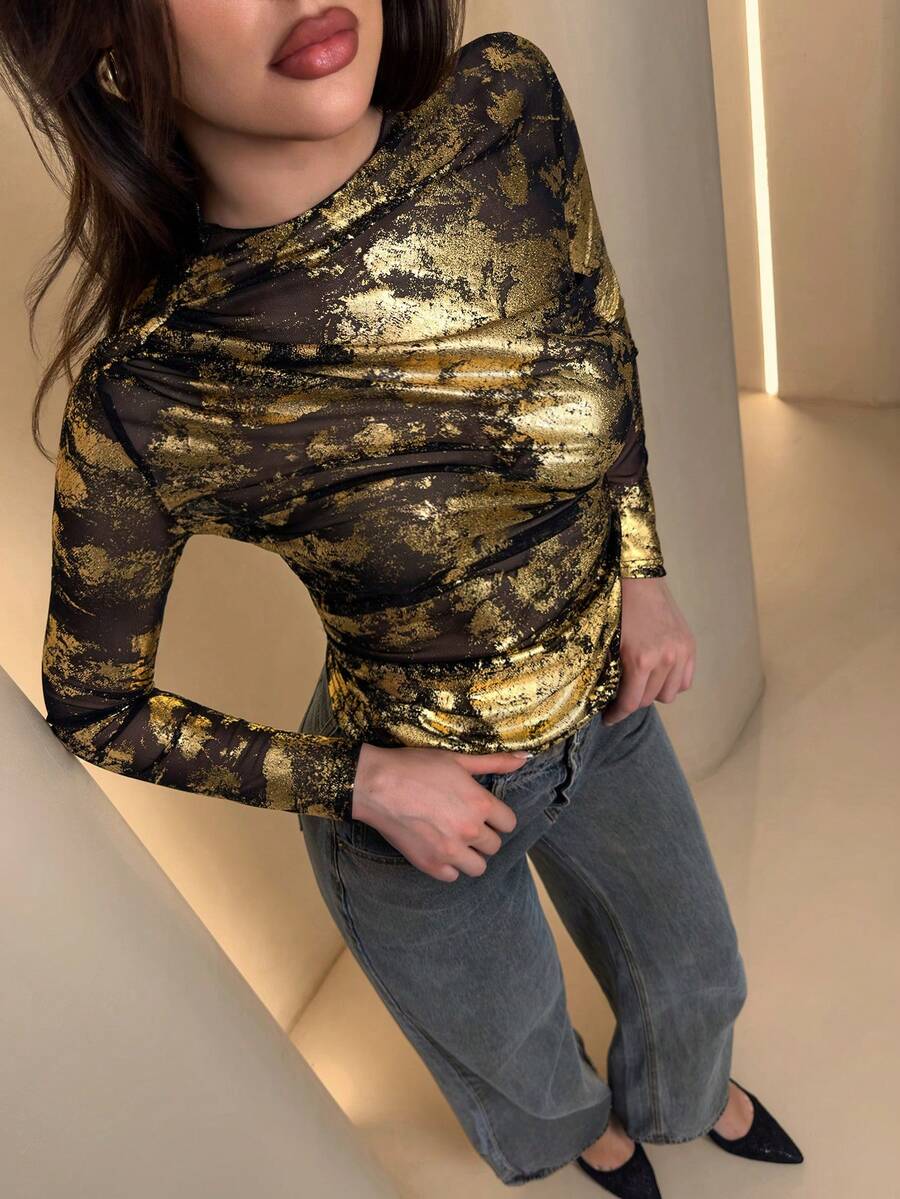 SHEIN Glamour 黑色金色印花薄纱长袖褶皱不对称T恤，舞会T恤，锐舞T恤，街头服饰，优雅高级T恤，女士生日T恤，演唱会T恤，夜店T恤，约会之夜T恤，情人节T恤 - 彩色 - 查看 1
