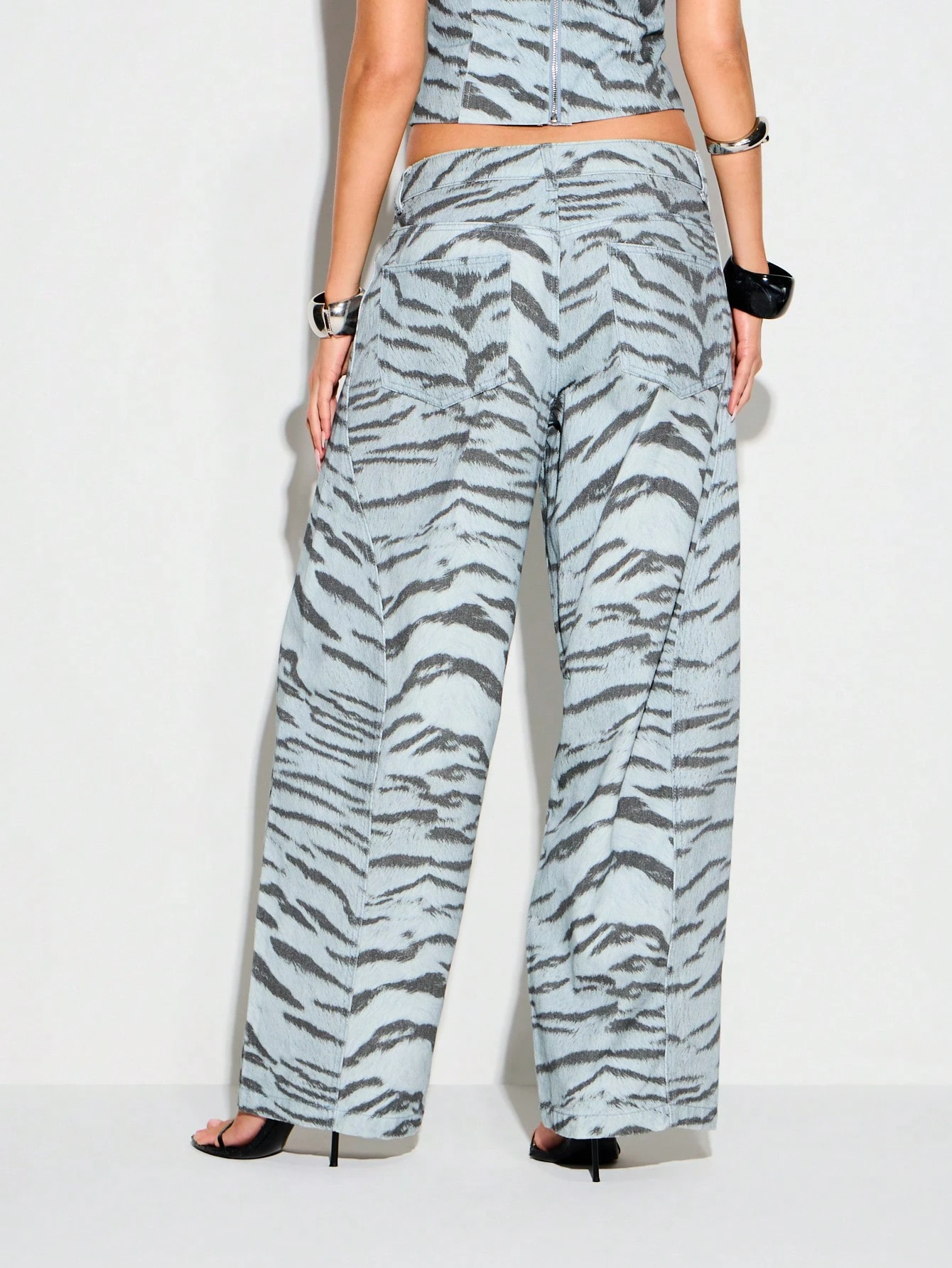 KIZN Jeansy z szerokimi nogawkami i nadrukiem tygrysa