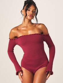 MISSGUIDED Long Sleeve Off Shoulder Ruffle Trim Knit Bodysuit With Fitted Silhouette Fall Winter Fashion Essential Burgundy Top - Red - View 5