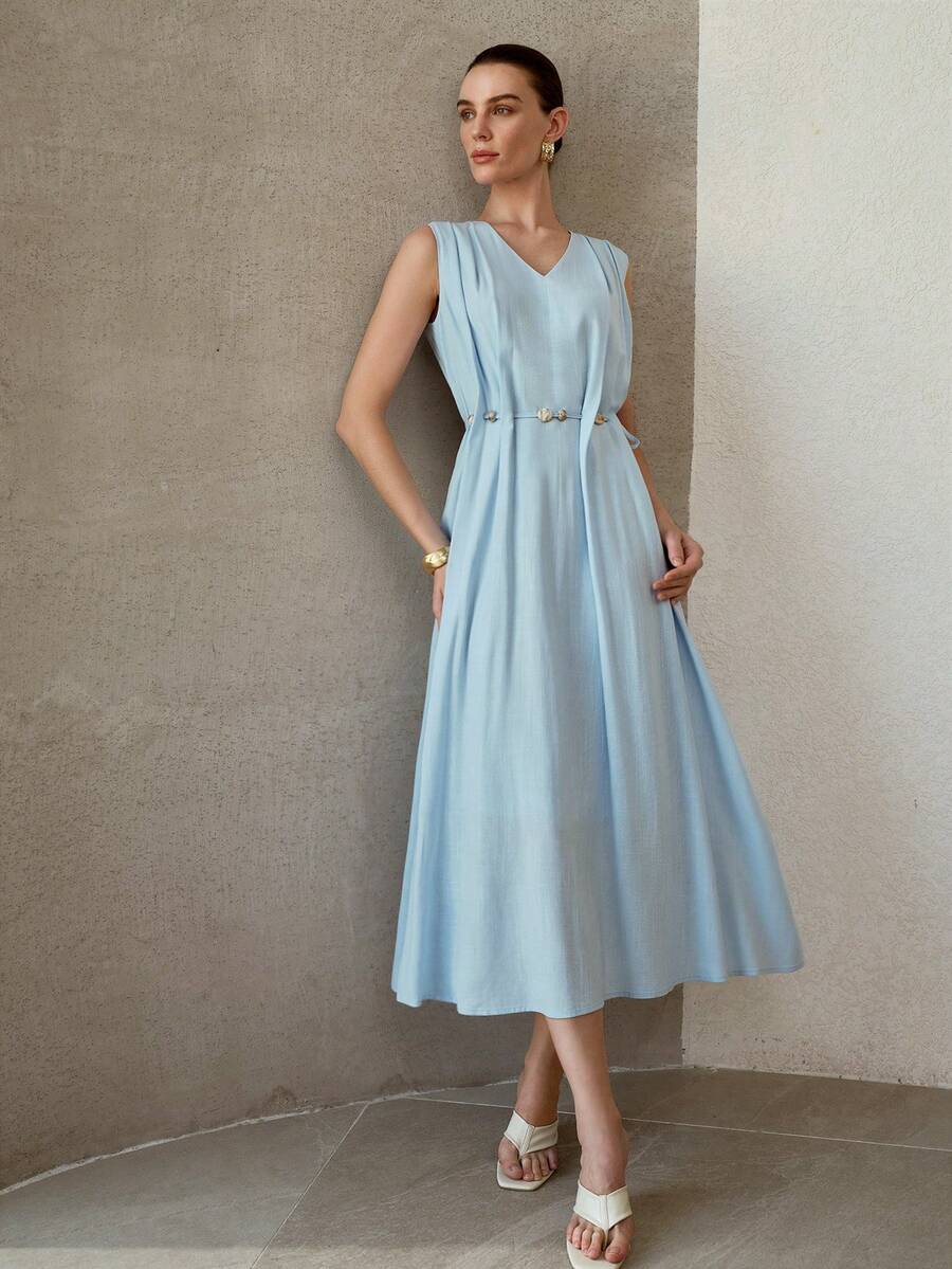 MOTF PREMIUM 极简亚麻无袖V领串珠腰带连衣裙，优雅显瘦的女士夏季连衣裙 - 淺藍色 - 查看 1
