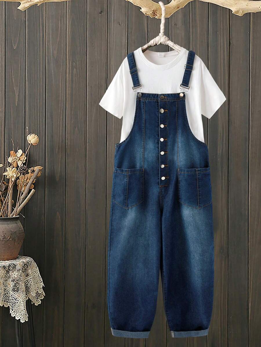EMERY ROSE Mature Denim Bộ áo liền quần denim nữ ống rộng cài cúc phía trước có túi, quần yếm denim nữ ống rộng cài cúc có gấu quần xắn lên, trang phục thường ngày mùa hè, quần yếm denim nữ cài cúc kiểu retro Y2K, quần yếm denim nữ thanh lịch ống rộng cài cúc kiểu nghỉ mát, quần yếm denim màu xanh đậm, có dây đeo vai điều chỉnh được, cài cúc phía trước, túi vá lớn và kiểu dáng ống rộng có gấu quần xắn lên. - Màu xanh lam - Xem 1