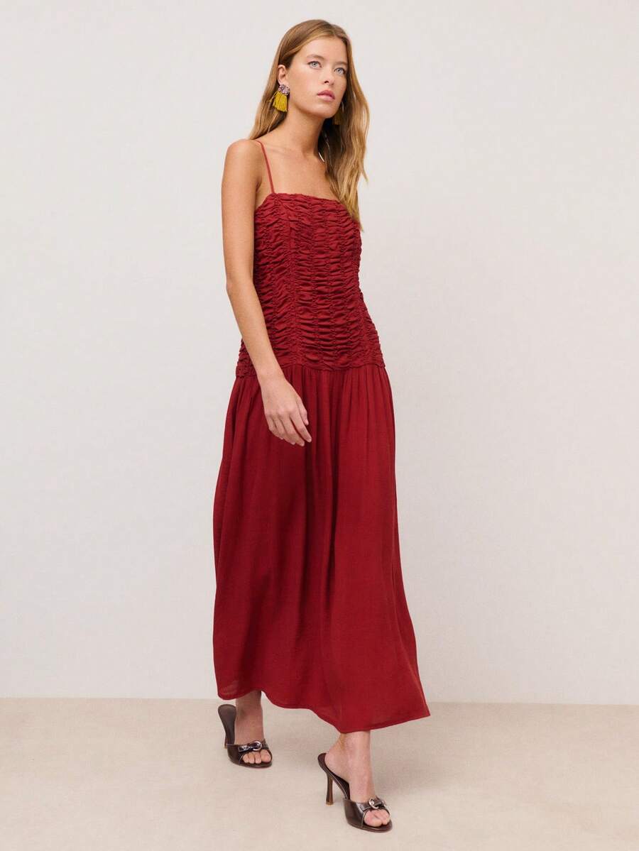 Nöista Đầm midi màu đỏ với phần thân trên ôm sát xếp ly, dây đeo mảnh tinh tế và chân váy xòe bồng bềnh tạo nên dáng vẻ mềm mại, nữ tính. Nhẹ nhàng và thoáng khí, hoàn hảo cho mùa hè và mùa xuân. Lý tưởng cho trang phục lễ Phục sinh, trang phục dự tiệc, trang phục dự đám cưới, trang phục đi nghỉ mát và trang phục thanh lịch từ ban ngày đến ban đêm. - Rỉ Nâu - Xem 1