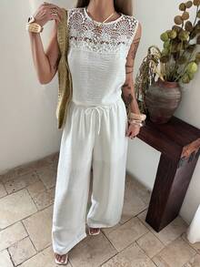 Livesso Bộ đồ nữ mùa xuân hè gồm áo tank top không tay phối ren rỗng, áo blouse trắng dáng rộng thích hợp cho công sở, ngày lễ tình nhân, đám cưới, kỳ nghỉ, đi biển, quần ống đứng thoải mái, bộ 2 món, bộ đồ mặc nhà thanh lịch dành cho nữ. - trắng - Xem 4