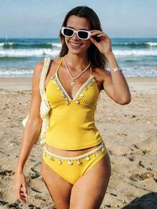 Swim Mod Hàng mới về: Áo hai dây và bikini màu xanh dương gợi cảm kiểu Âu và Mỹ, trang trí vỏ sò, đồ bơi tôn dáng cho nữ, thích hợp cho kỳ nghỉ biển. Bộ bikini màu vàng, trang phục đi biển cho nữ, bộ tankini hai mảnh. - Màu vàng - Xem 7