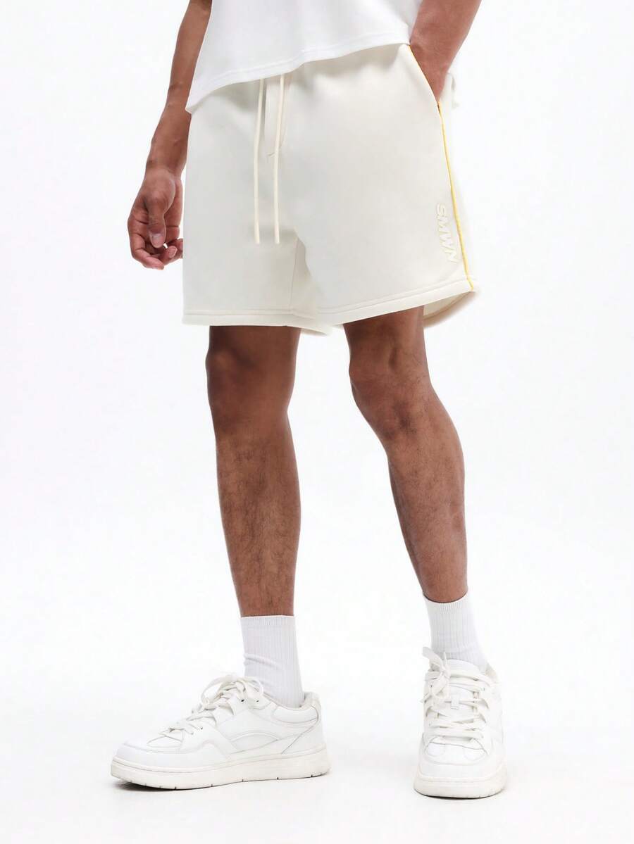 SUMWON Pantalones cortos de hombre con ajuste regular, de color crema, con cordón y cintura elástica, con ribete de contraste amarillo, casuales de verano, cómodos y ligeros - Amarillo claro - Ver 1