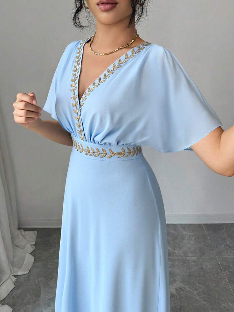 GlowEve Vestido Elegante para Mulheres com Decote em V, Manga Morcego, Cintura Marcada e Bordado Dourado - Azul - Visão 5