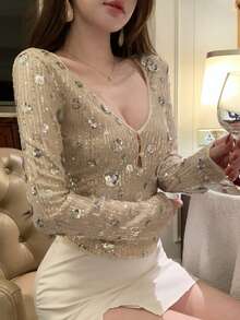 DAZY Silver Sequin V-Neck Fitted Party Top For Women - Silver - View 1
