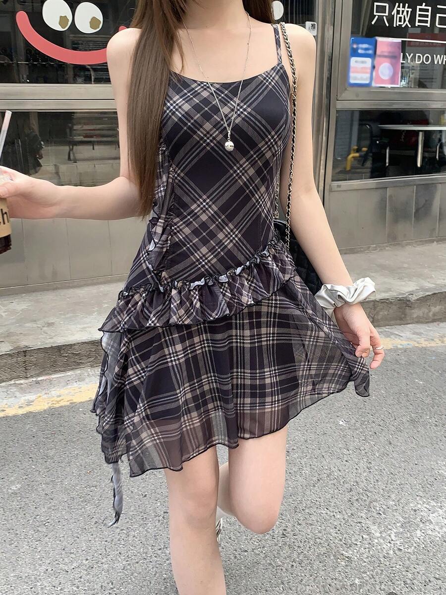 Áo hai dây nữ kẻ caro phối vải, vạt bất đối xứng, viền bèo nhún. - màu đen - Xem 1