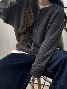 FRIFUL 女士纯色圆领纽扣前襟落肩长袖宽松休闲套头卫衣，秋冬款 - 灰色 - 查看 5
