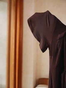 Anewsta 女士优雅正式连衣裙，适合派对、情人节和日常穿着，都市时尚高弹修身卡其色长款连衣裙 - 鏽棕色 - 查看 10